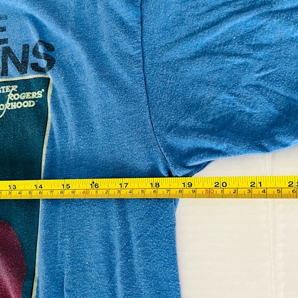 MISTER ROGERS NEIGHBORHOOD—T SHIRT—Good used Condition—Unisex—SIZE MEDIUM - Picture 4 of 9